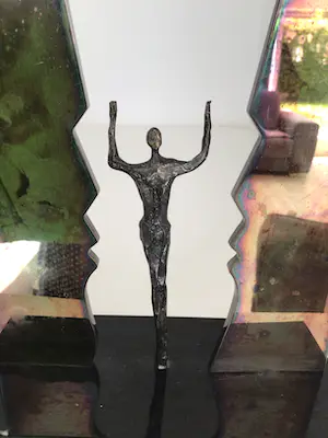 Corry Ammerlaan - Sculptuur “ DE OVERWINNING “ kopen? Bied vanaf 1!