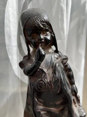 Brons (Onbekend) - Meisje op kruk. kopen? Bied vanaf 99!