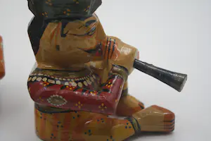 Niet of onleesbaar gesigneerd - Houten Muzikanten Standbeelden, Handgeschilderde Rajasthani traditionele zittend kopen? Bied vanaf 1!