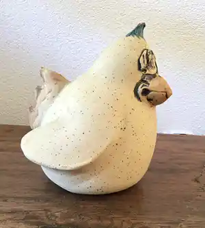 Niet of onleesbaar gesigneerd - Keramiek vogel, gesigneerd verkocht voor € 1!