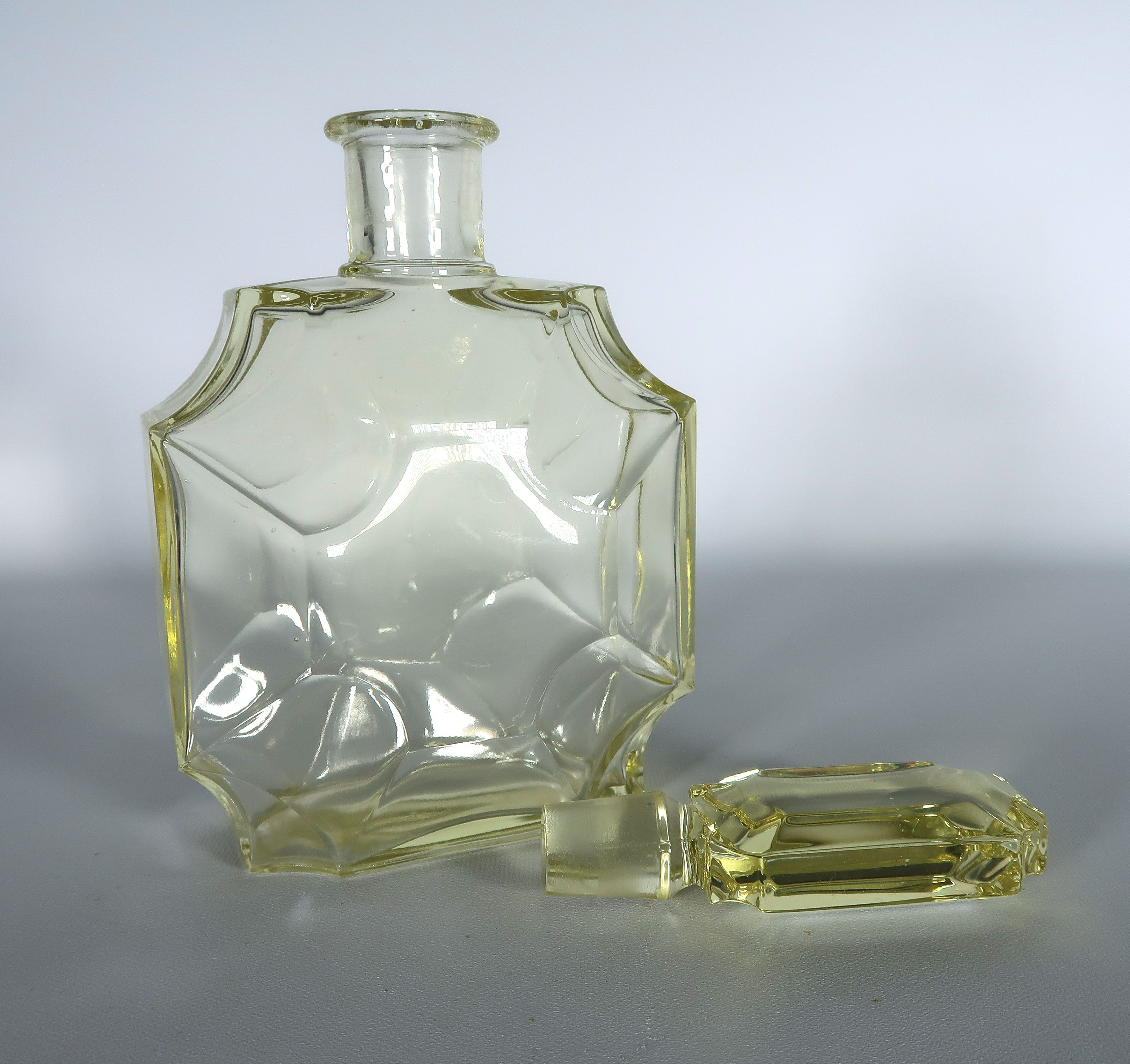 Niet of onleesbaar gesigneerd - Glas, Geel likeurstel kopen? Bied vanaf 1!