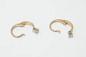 79 - 1 paar charmante 14krt rosé-gouden oorclips met 0.15ct diamant kopen? Bied vanaf 80!