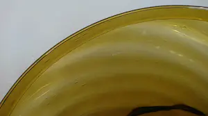 Niet of onleesbaar gesigneerd - Amber schaal met swirls en ingesloten luchtbellen kopen? Bied vanaf 1!