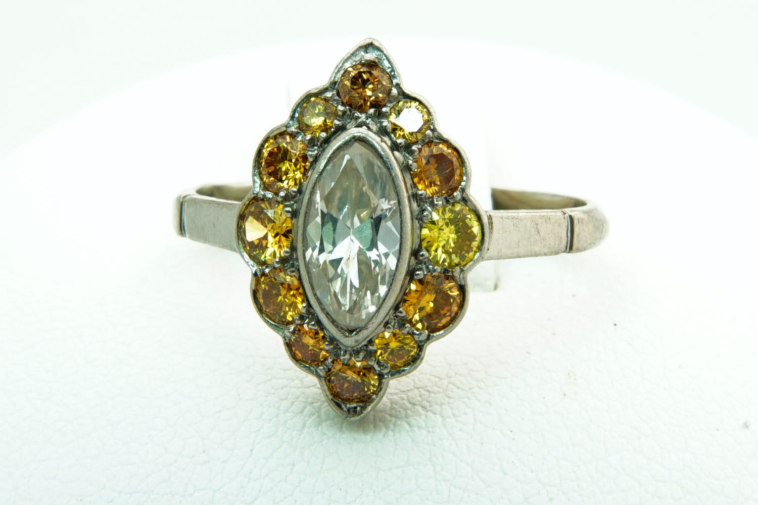 1341 - Bijzondere 1920  Platina (PT) Markies-ring totaal 0.90ct (cognac)diamant. kopen? Bied vanaf 420!