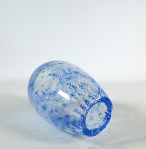 Floris Meydam - Helderglazen vaas met blauw kopen? Bied vanaf 70!