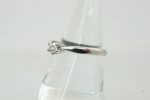 34- Moderne en stijlvolle solitair in 14 karaat witgoud met 0.25ct briljant H/VS kopen? Bied vanaf 220!