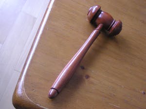 Niet of onleesbaar gesigneerd - Houten veiling of voorzittershamer kopen? Bied vanaf 1!