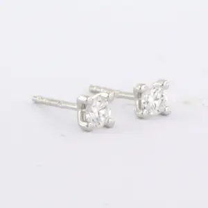 18k witgouden solitair oorknoppen met briljant geslepen diamant tot.0.20ct kopen? Bied vanaf 310!