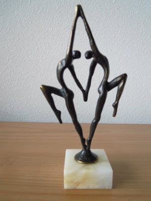 Corry Ammerlaan - Gesigneerd beeldje van 2 figuren kopen? Bied vanaf 30!