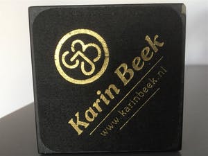 Karin Beek - Gezamenlijk op een bank kopen? Bied vanaf 59!