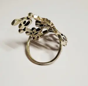 Vintage ring omgeven door Zwitsers Designer kopen? Bied vanaf 70!