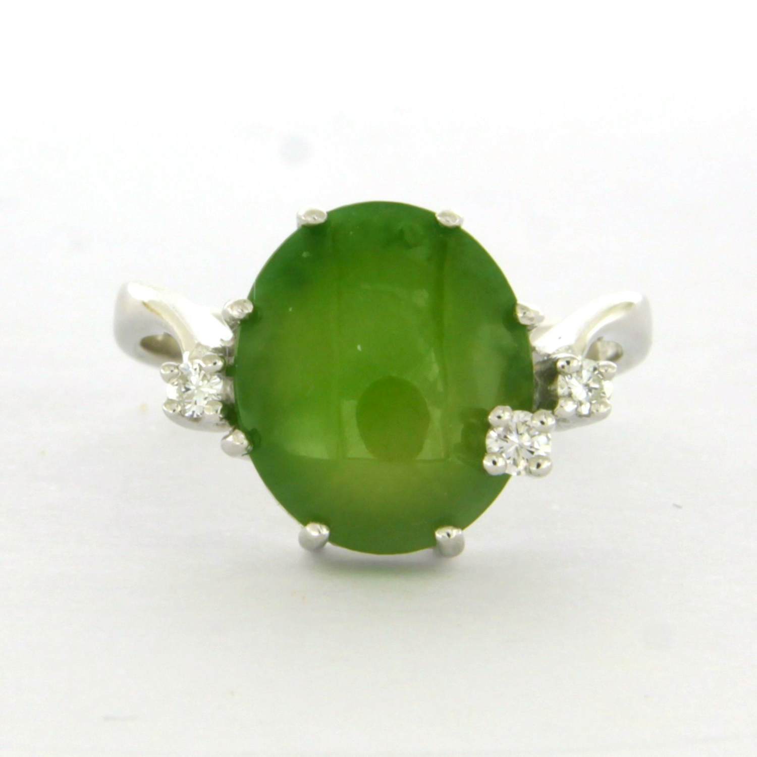 14k wit gouden ring bezet met jade en briljant geslepen diamant tot. 0.10ct kopen? Bied vanaf 350!