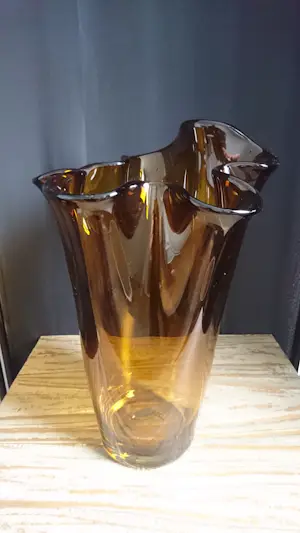 Niet of onleesbaar gesigneerd - Vintage glazen zakdoekvaas kopen? Bied vanaf 1!