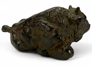 Hetty Heyster - Bronzen sculptuur: een liggende wisent kopen? Bied vanaf 595!