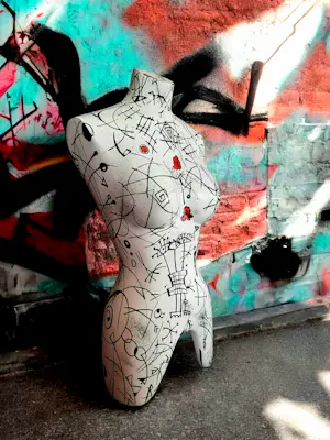 Elva Polyakova - Girl in de ruimte kopen? Bied vanaf 200!