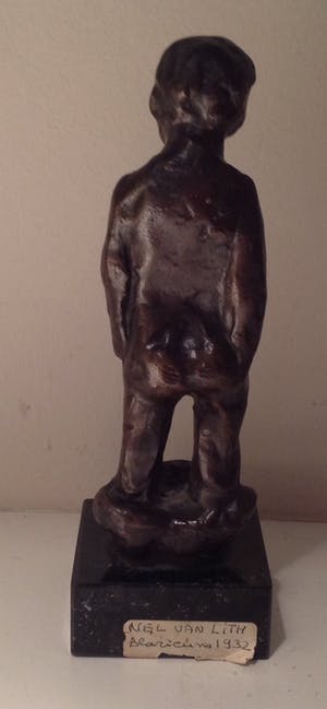 Nel van Lith - Jongetje met afgezakte broek kopen? Bied vanaf 150!