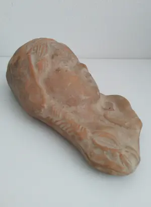 Niet of onleesbaar gesigneerd - oud beeld van een meisje met vlecht, terra cotta kopen? Bied vanaf 1!