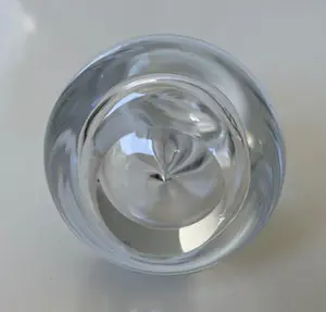 Niet of onleesbaar gesigneerd - Kristallen Peer presse papier kopen? Bied vanaf 1!