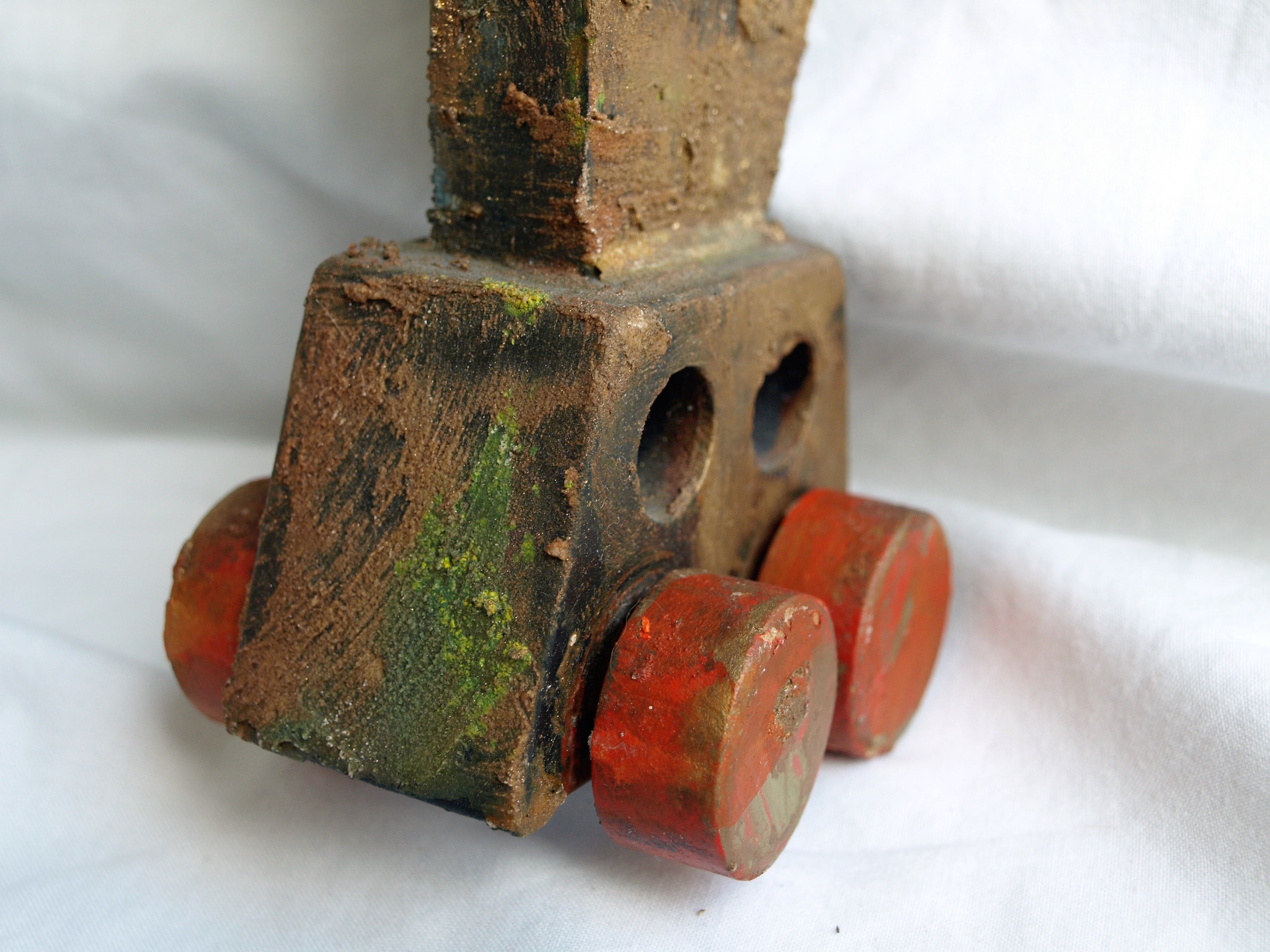 Niek Bruynzeel - Beeld , assemblage van gevonden materialen  kopen? Bied vanaf 60!