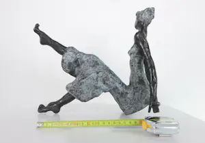 Yvon van Wordragen - Brons, Zittende vrouw in jurk kopen? Bied vanaf 500!