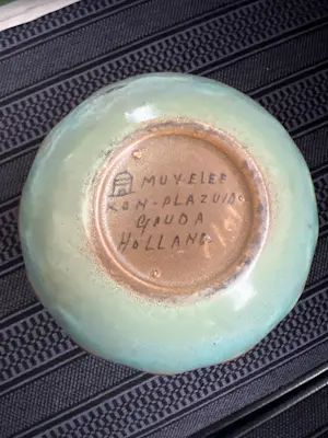 Plateelbakkerij Zuid-Holland - Set van 3 vintage Plazuid Gouda aardewerk vaasjes – “Muwelee” glazuur kopen? Bied vanaf 35!