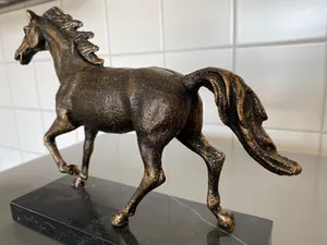 Niet of onleesbaar gesigneerd - paardje in galop kopen? Bied vanaf 1!