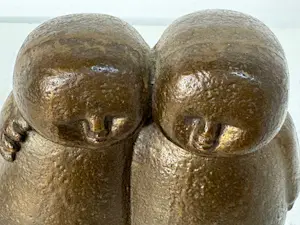 AcheterSarka Radova - Bronzen sculptuur jongen en meisje? Enchérissez de 200!