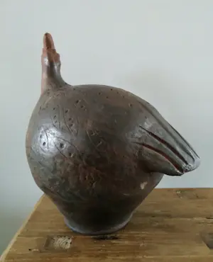 Niet of onleesbaar gesigneerd - Grote charmante kip, handgemaakt, keramiek kopen? Bied vanaf 1!