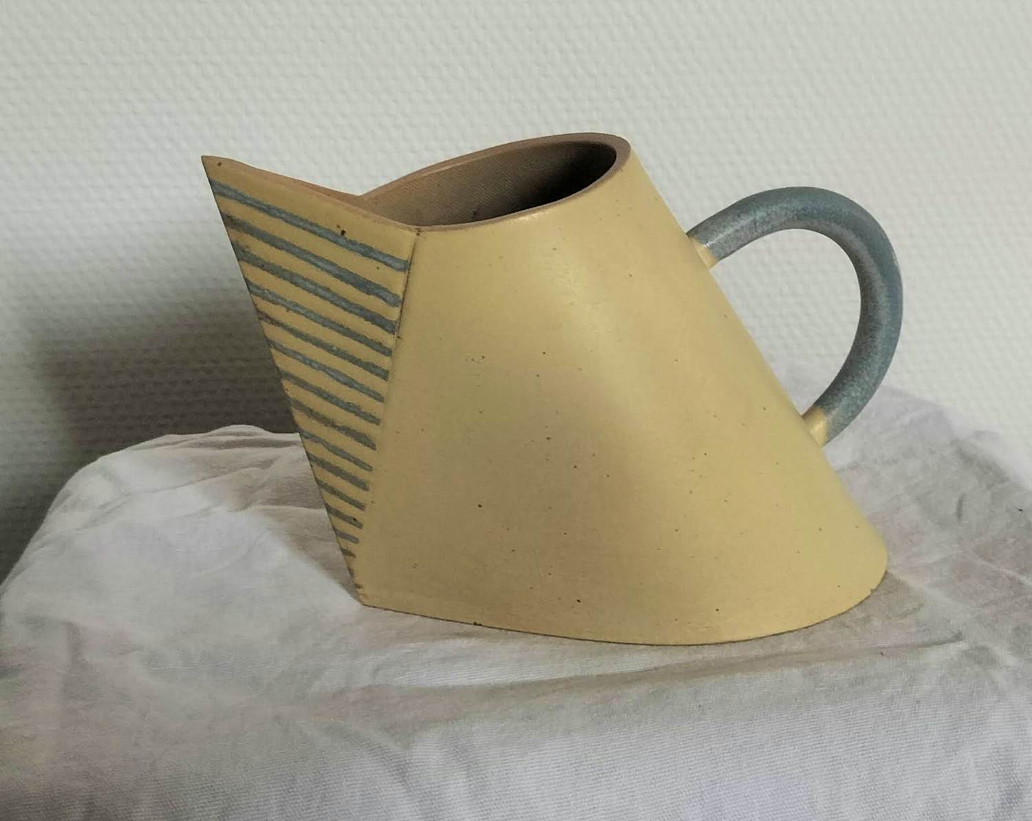 Yvonne Kleinveld - scheef kannetje verkocht voor € 50!