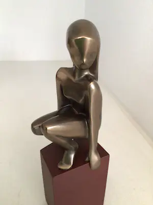 Janneke Ros - Beeld “ SCHOONHEID “. Gesigneerd kopen? Bied vanaf 1!