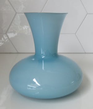 Empoli Glas - Lichtblauwe Opaline vaas kopen? Bied vanaf 25!
