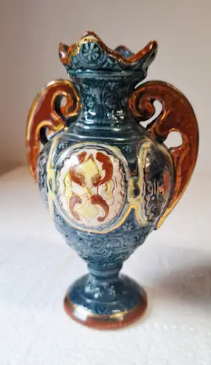 Buy Keramiek overige - 2 vaasjes merk Romano. Dit is een antieke majolica? Bid from 20!