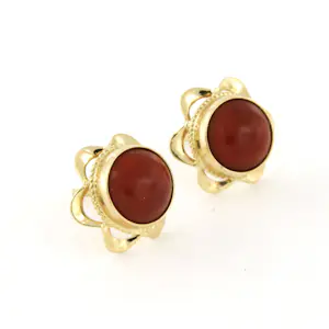 14k geel gouden oorknoppen bezet met koraal – 2.7 gram kopen? Bied vanaf 185!