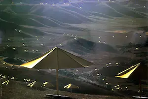 Christo - Ongesigneerde foto litho: The Umbrellas, Japan - 1991 kaufen? Bieten Sie von 45!