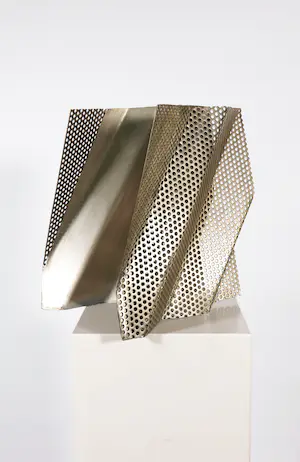 Niet of onleesbaar gesigneerd - Metalen sculptuur met geperforeerde platen kopen? Bied vanaf 1!