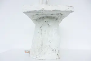 Johan Tahon - Sculptuur in gemengde techniek (gips, hout, touw verf), Zonder titel kopen? Bied vanaf 3000!