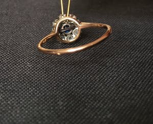 18K Goud - entourage ring met roosdiamant en een saffier kopen? Bied vanaf 225!