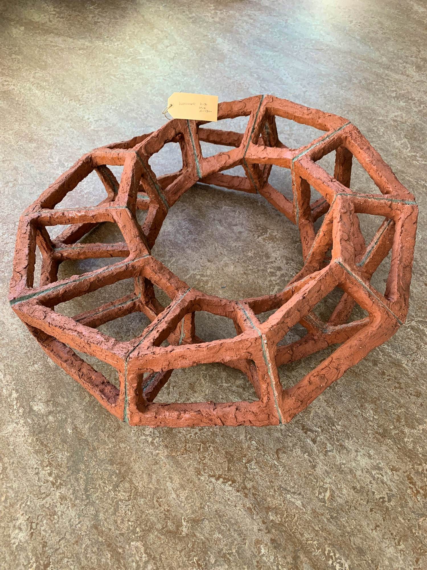 Erik van Spronsen - Möbiusring van klei elementen kopen? Bied vanaf 250!