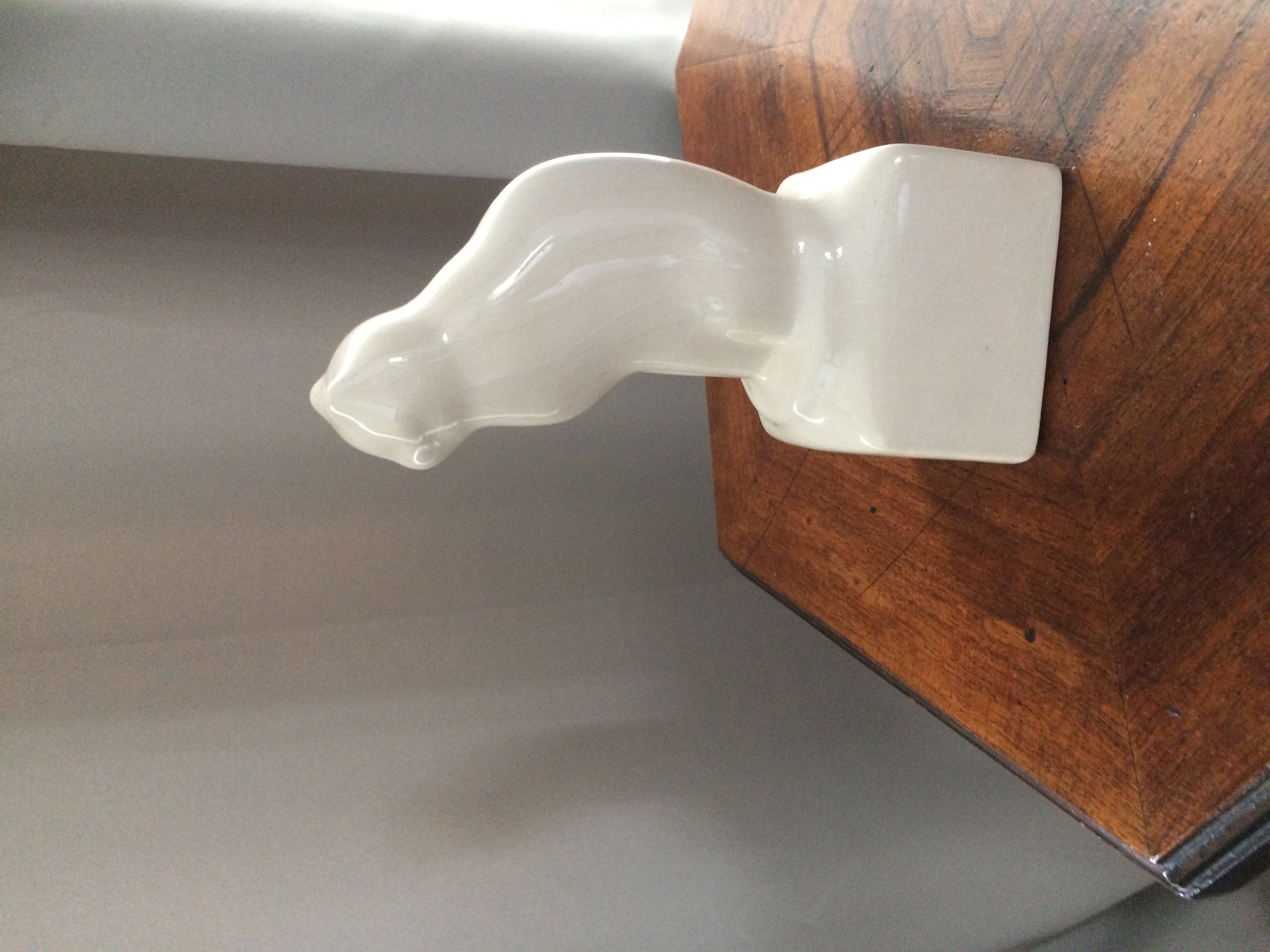 Niet of onleesbaar gesigneerd - Gekroonde poes kopen? Bied vanaf 1!