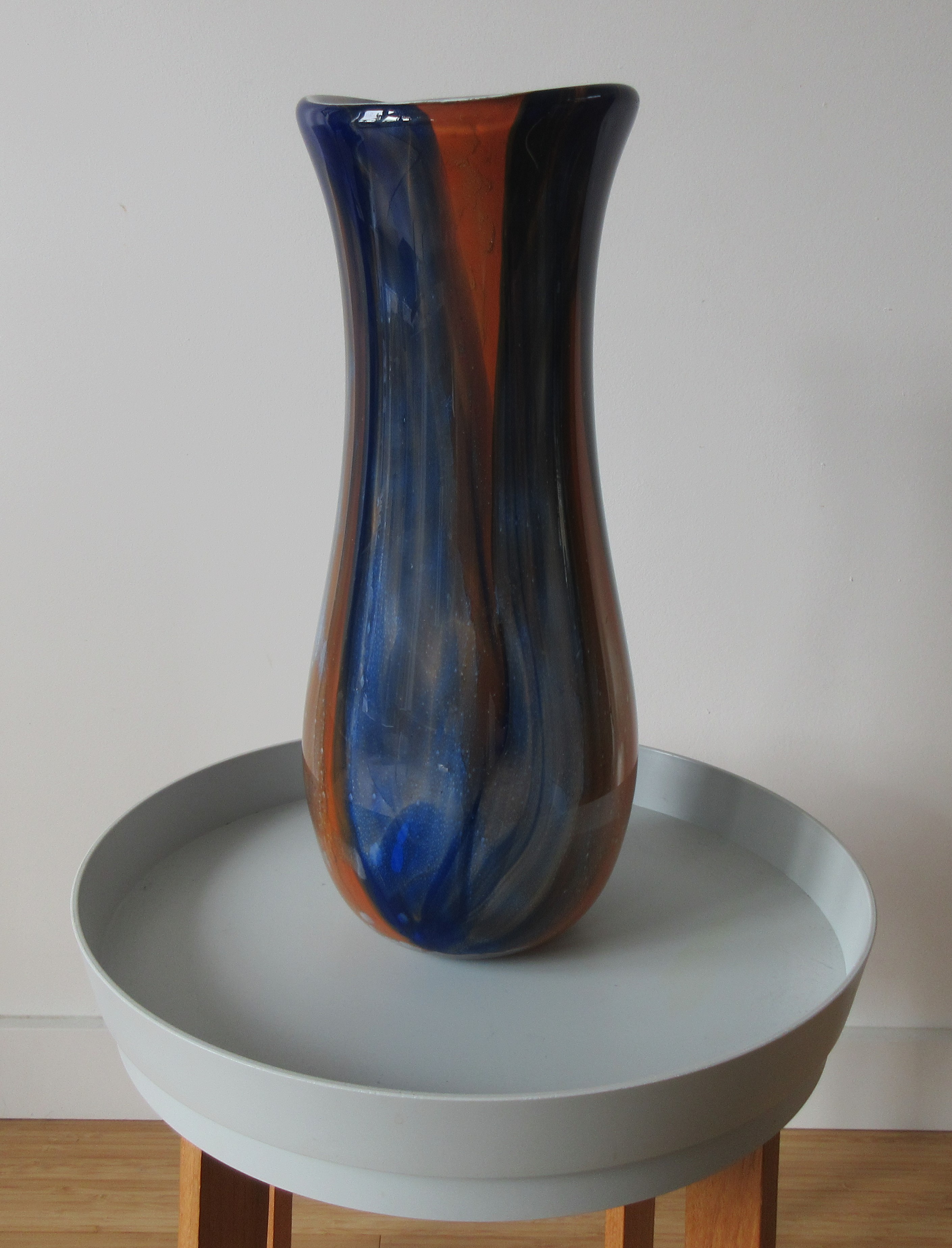 Niet of onleesbaar gesigneerd - Grote studio glazen vaas gesigneerd en gedateerd 2002 kopen? Bied vanaf 1!