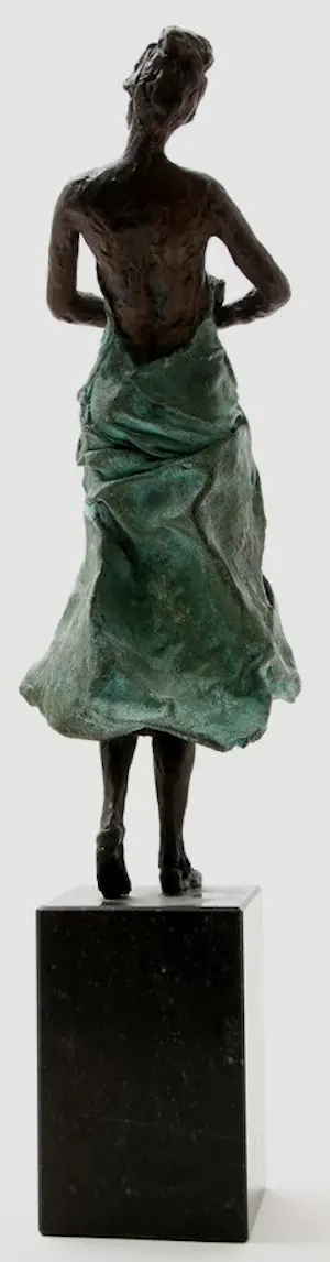 Marianne Houtkamp - Bronzen sculptuur: dame met bloemen kopen? Bied vanaf 999!