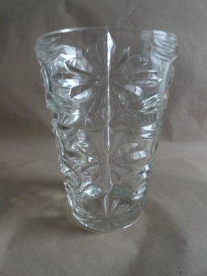 Niet of onleesbaar gesigneerd - Zware vaas van helder persglas Italie kopen? Bied vanaf 1!