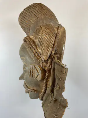 Punu - 210968 - Old African female mask from the Punu - Gabon. kopen? Bied vanaf 75!