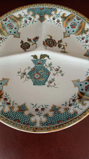 Firma Regout & Co - Platte schaal drievaks dekor Cenis. kopen? Bied vanaf 45!