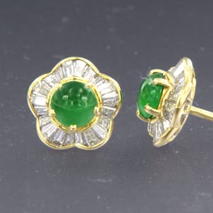 18K Goud - geel gouden oorknoppen bezet met jade en taper geslepen diamanten kopen? Bied vanaf 750!