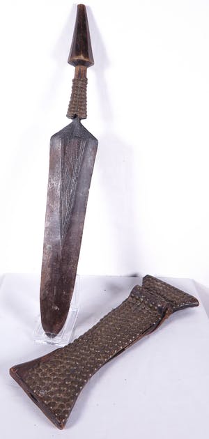 Kuba - Ceremonieel zwaar, in een houten foudraal beslagen met koperen nagels kopen? Bied vanaf 1!