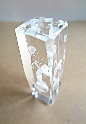 Niet of onleesbaar gesigneerd - Cupido/Amor schiet pijl in het Hart -3D kristal lasergravure - Diamantgeslepen kopen? Bied vanaf 1!