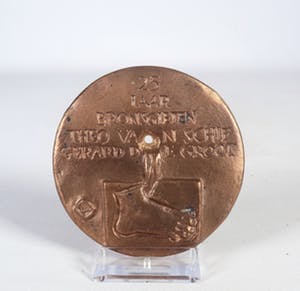 Theo van de Vathorst - Brons, Penning t.g.v. 25 jaar bronsgieten Theo van Schie en Gerard de Groot kopen? Bied vanaf 70!