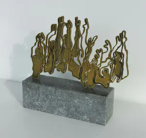 Linda Verkaaik - Drie beeldjes van messing op hardstenen sokkel, The Wave kopen? Bied vanaf 150!