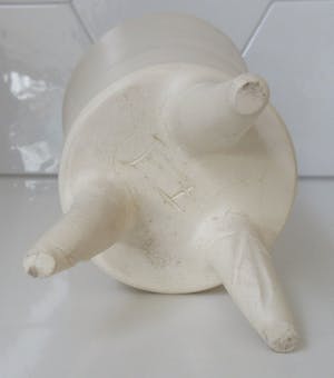 Niet of onleesbaar gesigneerd - Studio Keramische ovale driepoot vaas kopen? Bied vanaf 1!